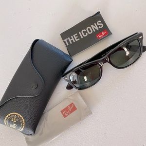 Wayfarer Ray-Ban Sunglasses